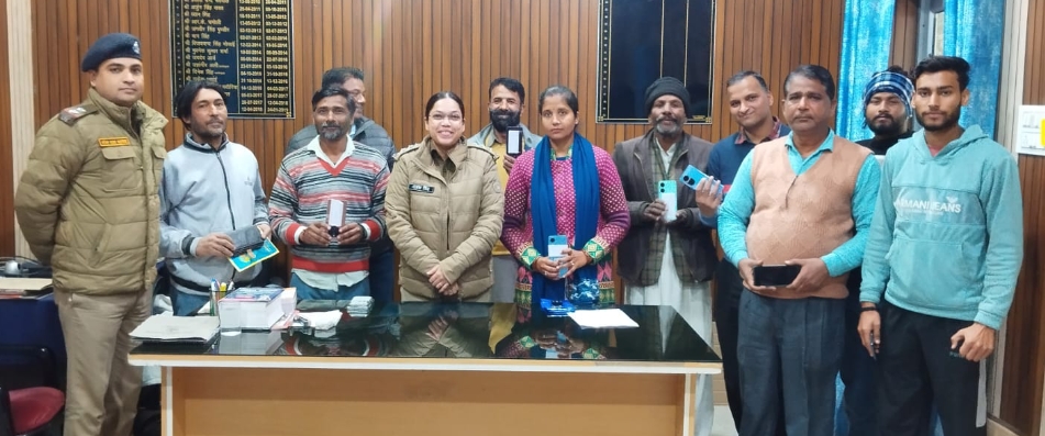 लक्सर पुलिस ने CEIR पोर्टल के माध्यम से ढूंढ निकाले 15 खोए हुए मोबाइल फोन, अनुमानित कीमत ₹2,20,000