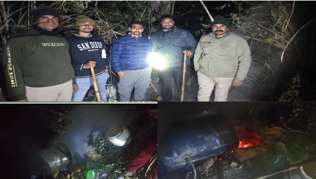 पथरी जंगल में अवैध रूप से निकल रही शराब की भट्ठियों पर आबकारी विभाग और वन विभाग की संयुक्त टीम ने की छापेमारी छापेमारी के दौरान लगभग 200 लीटर लाहन को किया नष्ट आरोपी अभियुक्त अंधेरे का फायदा उठाकर मौके से हुए फरार।