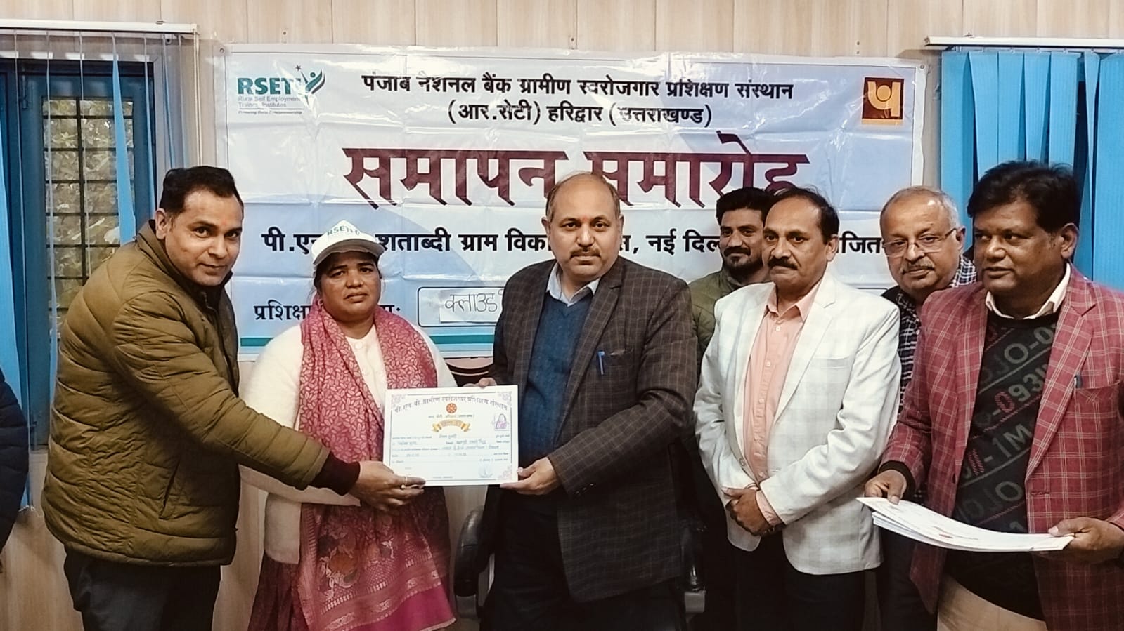  महिला समूह को आत्मनिर्भर बनाने की दिशा में एक नई पहल।  महिला समूह को एक सप्ताह का क्लाउड किचन हेतु दिए गए प्रशिक्षण का मुख्य विकास अधिकारी ललित नारायण मिश्रा ने किया समापन
