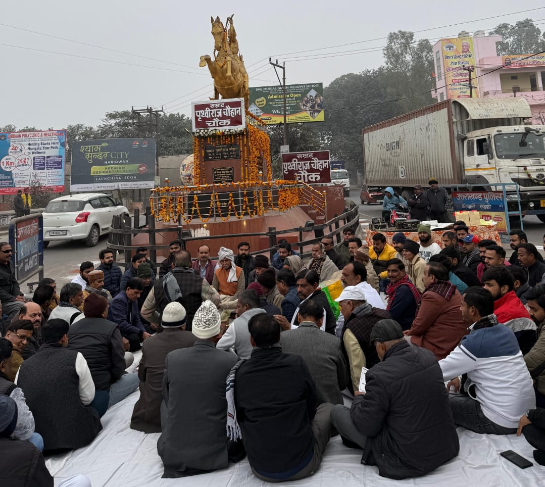 बहादराबाद स्थित सम्राट पृथ्वीराज चौहान की प्रतिमा के स्थापना दिवस के अवसर पर श्रद्धा एवं भक्ति भाव के साथ हवन–पूजन कार्यक्रम का आयोजन किया गया।कार्यक्रम में समाज के प्रतिष्ठित लोग उपस्थित रहे।
