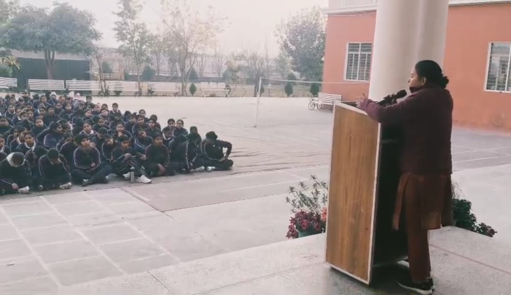 सहायक संभागीय अधिकारी नेहा झा ने अवगत कराया है कि परिवहन विभाग हरिद्वार द्वारा सड़क सुरक्षा के प्रति बच्चों को किया जागरूक दिलाई शपथ।