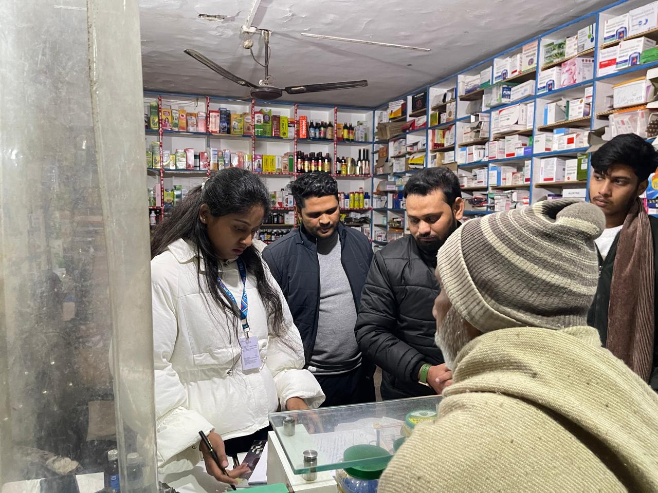 अपर आयुक्त के निर्देशों के क्रम में जनपद हरिद्वार में औषधि कानूनों के प्रभावी अनुपालन एवं अवैध दवा विक्रय पर नियंत्रण हेतु ड्रग्स विभाग द्वारा लगातार निरीक्षण की कार्रवाई जारी है।  पथरी क्षेत्र के गांव धनपुरा एवं रईसी क्षेत्र में ड्रग्स इंस्पेक्टर मेघा द्वारा 04 मेडिकल स्टोर्स का औचक निरीक्षण किया गया।