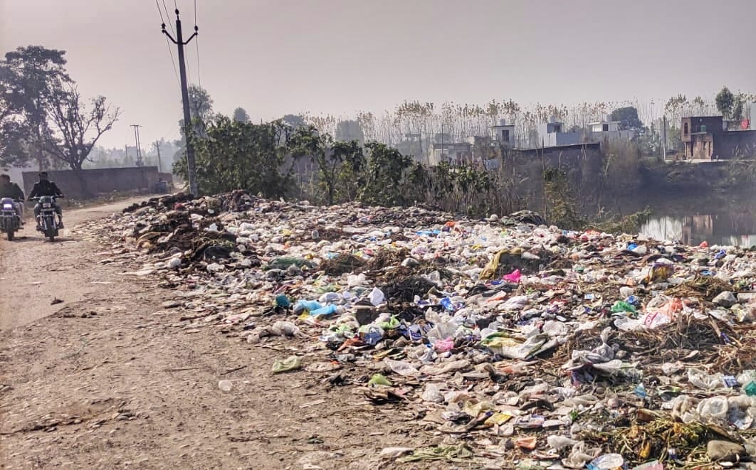 स्वच्छता अभियान में लापरवाही बरतने पर सहायक विकास अधिकारी पंचायत को मुख्य विकास अधिकारी ने दी प्रतिकूल प्रविष्टि।  मुख्य विकास अधिकारी ने जिला पंचायत राज अधिकारी को दिए सहायक विकास अधिकारी पंचायत के वेतन रोकने के दिए निर्देश।