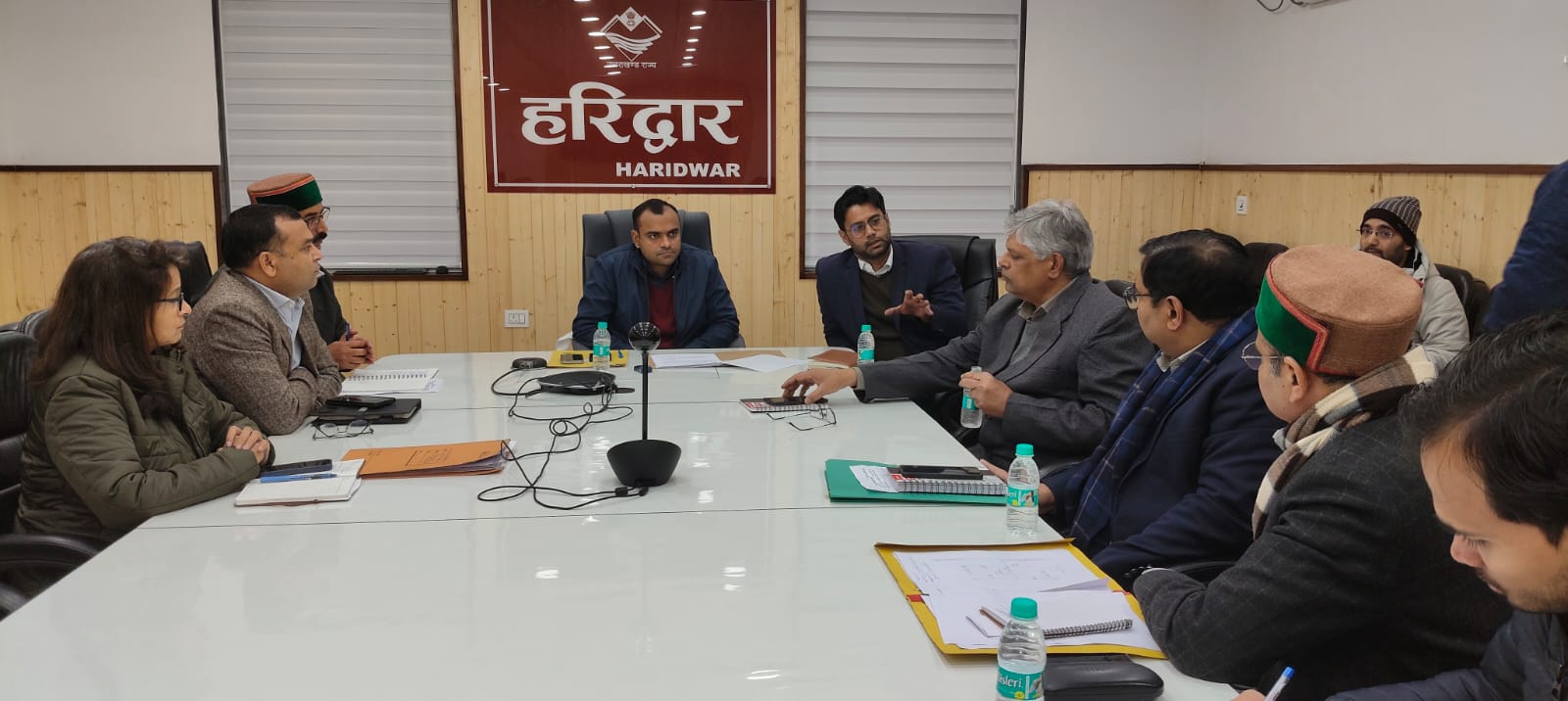 बीएचईएल,सिडकुल एवं शिवालिक नगर पालिका क्षेत्रांतर्गत सफाई व्यवस्था दूरस्त रखने के लिए जिलाधिकारी ने संबंधित अधिकारियों के साथ की बैठक।