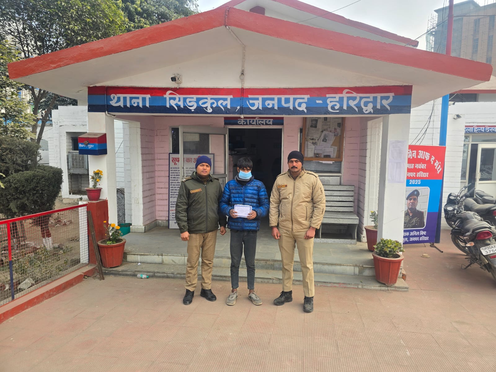 थाना सिडकुल हरिद्वार नशा तस्करों के विरुद्ध हरिद्वार पुलिस की कार्रवाई कार्यवाही।  हरिद्वार पुलिस द्वारा 01 आरोपी को अवैध 6.46 ग्राम स्मैक के साथ किया गिरफ्तार। आरोपी के विरुद्ध एनडीपीएस एक्ट के तहत कार्रवाई जारी।