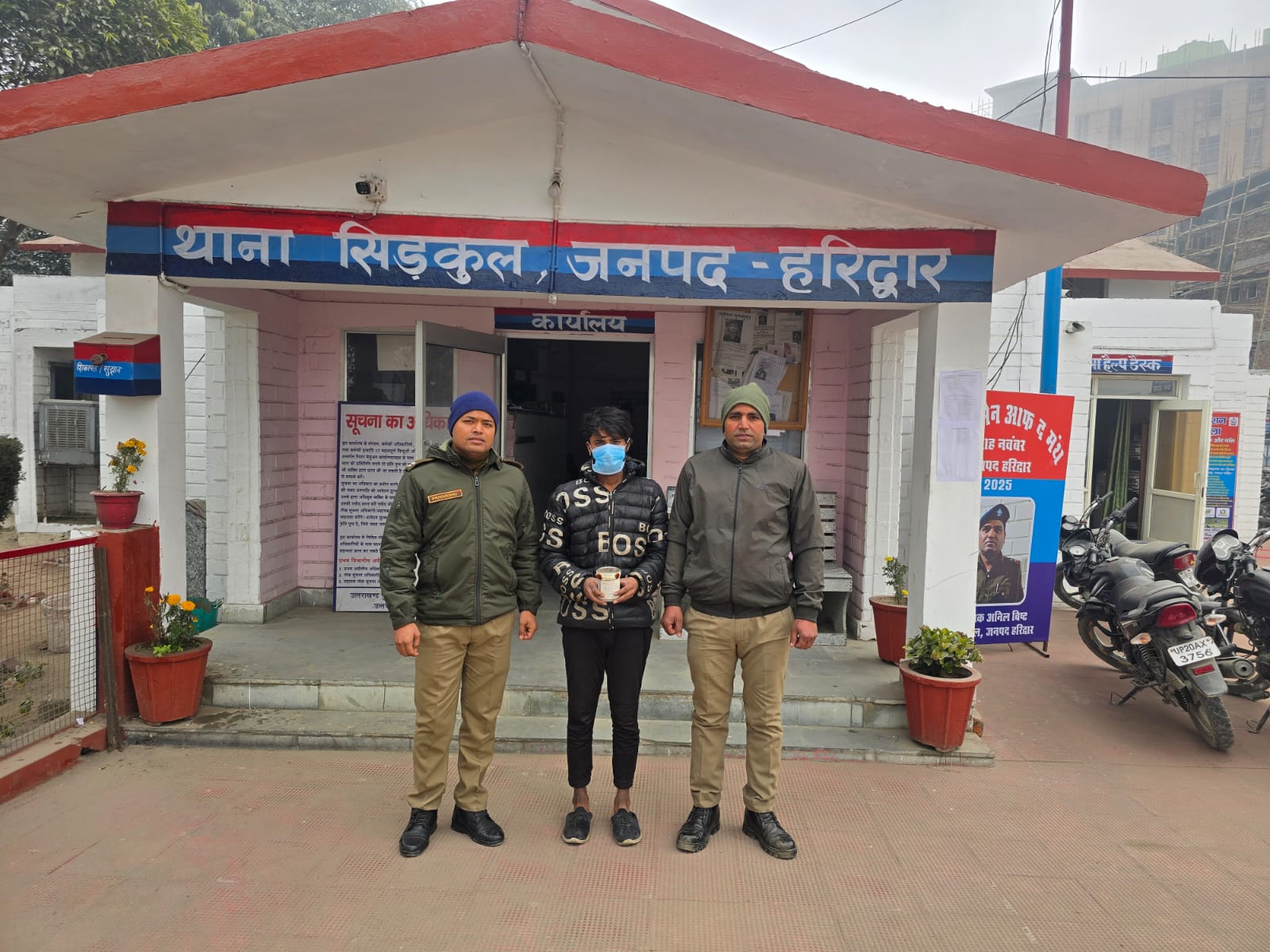 कोतवाली सिडकुल हरिद्वार द्वारा नशा तस्करों के विरुद्ध हरिद्वार पुलिस की कार्रवाई कार्यवाही।  हरिद्वार पुलिस द्वारा 01 आरोपी को अवैध 3.73 ग्राम स्मैक के साथ किया गिरफ्तार।