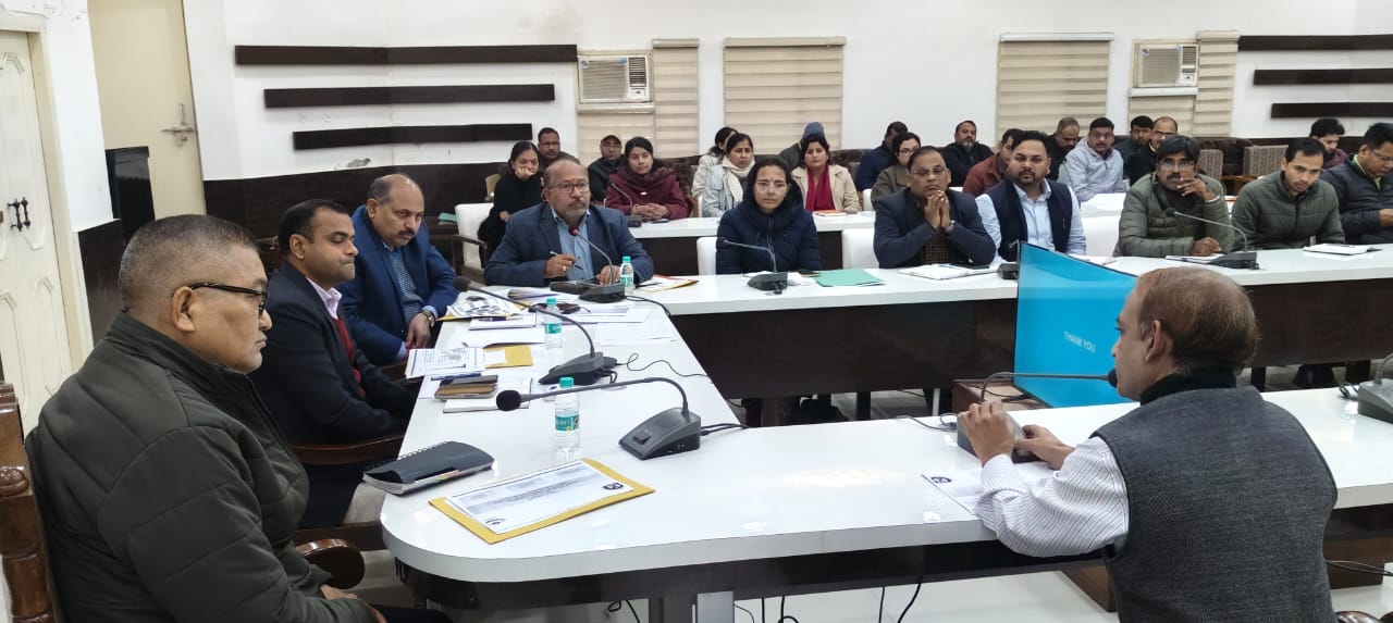 सर्वाइकल कैंसर की रोकथाम के लिए व्यापक स्तर पर जागरूकता अभियान चलाया जाए जिलाधिकारी मयूर दीक्षित।  स्वास्थ्य विभाग एवं संबंधित अधिकारी आपसी समन्वय के साथ कार्य करते हुए लोगों को करें जागरूक।