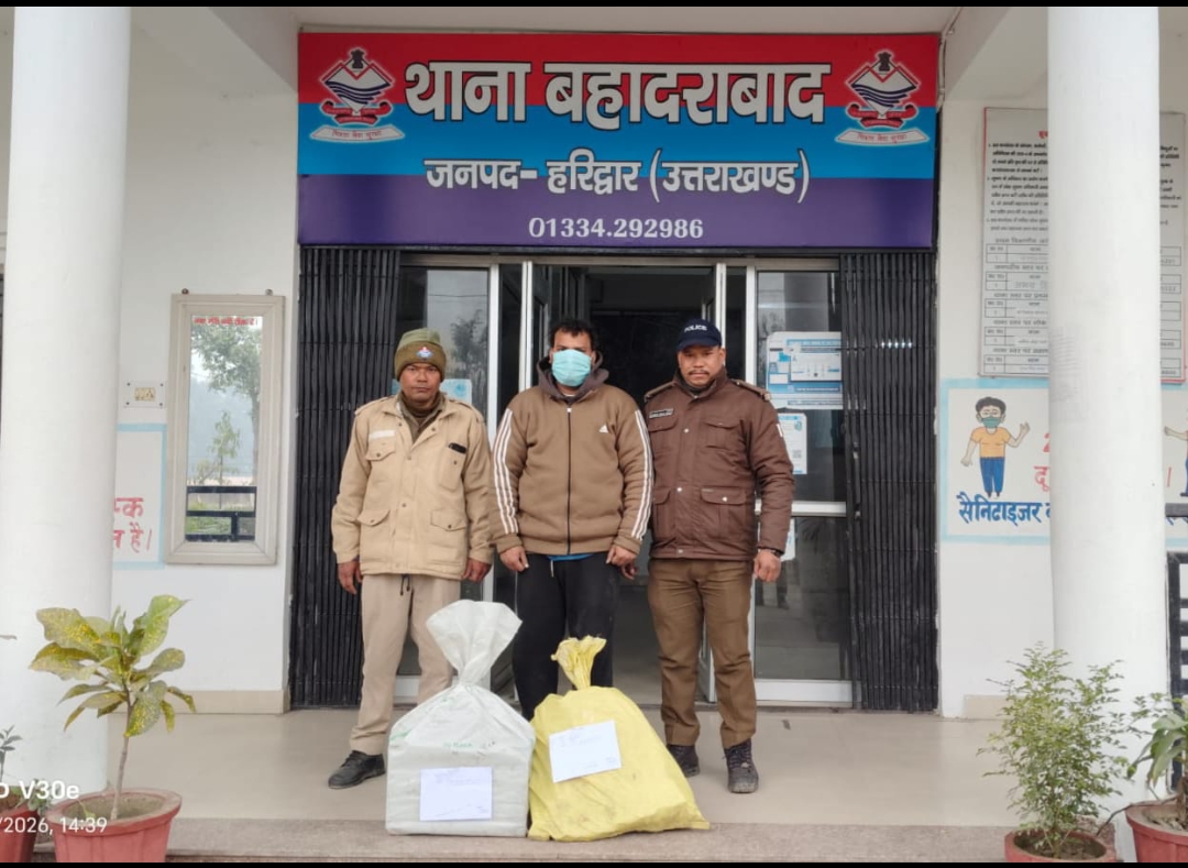 थाना बहादराबाद कंपनी से स्टील पाइप और अन्य समान ले उड़ा था चोर।  आरोपी को पुलिस ने दबोचा, कब्जे से चोरी का माल बरामद।