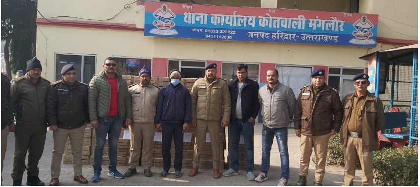 एसएसपी प्रमेन्द्र डोबाल की अगुवाई में हरिद्वार पुलिस को मिली एक और बड़ी सफलता।  शराब तस्करी पर हरिद्वार पुलिस की बड़ी सर्जिकल स्ट्राइक।  10 टायरा ट्रक के साथ चालक दबोचा, 300 पेटी अंग्रेजी शराब बरामद।  चंडीगढ़ से चली शराब की खेप को बिहार किया जाना था सप्लाई।
