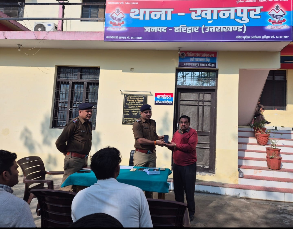 एसएसपी प्रमेन्द्र सिंह डोबाल की मुहीम द्वारा की गयी बड़ी कार्यवाही।  विभिन्न कंपनियों के 07 मोबाइल पीडितो को लौटा कर दिये।  करीब ₹ 1लाख से अधिक बाजार कीमत के कुल 07 मोबाइल बरामद।