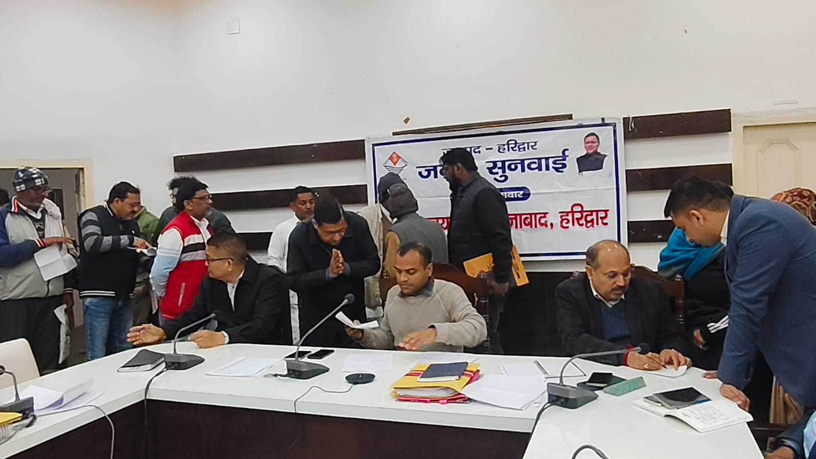 जिलाधिकारी मयूर दीक्षित की अध्यक्षता में प्रत्येक सोमवार को आयोजित किया जा रहा है जन सुनवाई कार्यक्रम।