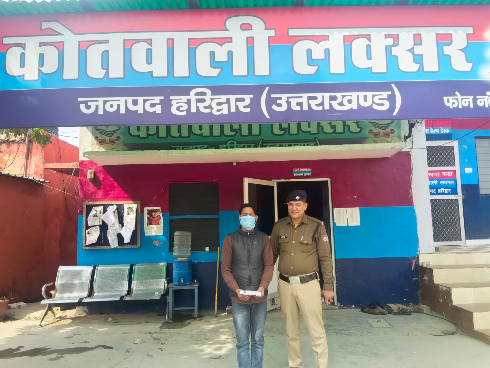अवैध चाकू के साथ 01 आरोपी अभियुक्त को लक्सर पुलिस ने किया गिरफ्तार।
