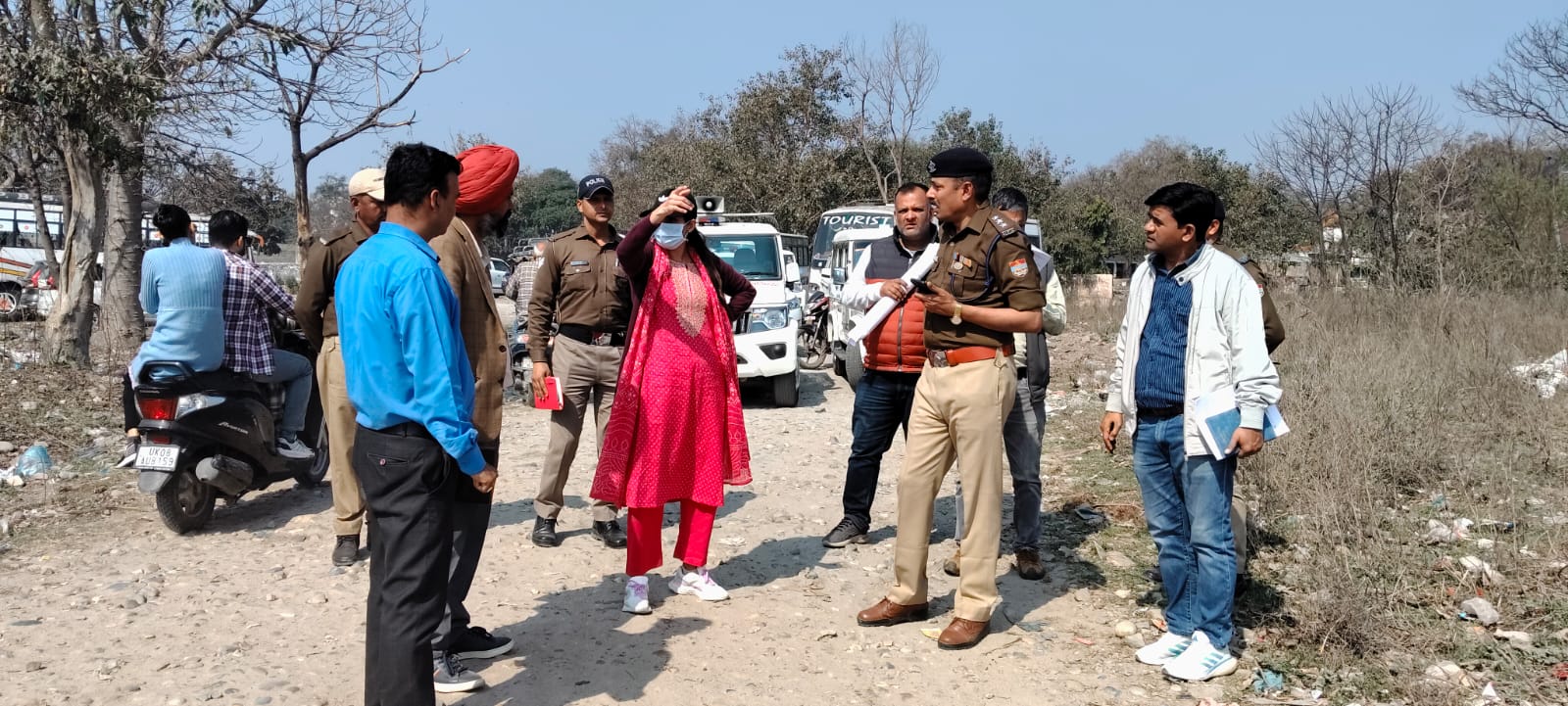 कुंभ मेला की तैयारियां हुई तेज – मेलाधिकारी उतरी ग्राउंड जीरो पर।  मेलाधिकारी ने कुम्भ नगरी के दक्षद्वीप व बैरागी कैंप क्षेत्र का सुबह-सवेरे किया निरीक्षण।