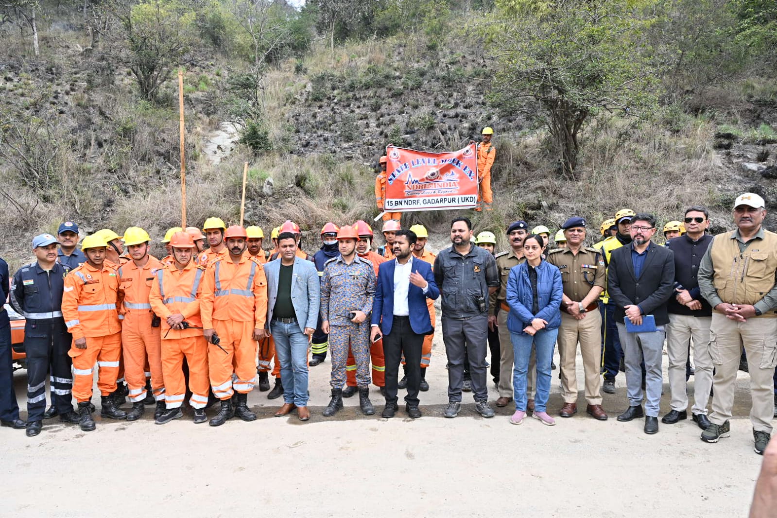 वन संपदा को वनअग्नि से बचाने के लिए जिलाधिकारी मयूर दीक्षित के निर्देशन में किया गया मॉक अभ्यास।  मनसा देवी पहाड़ी पर हुई वन अग्नि की चपेट में आने से तीन लोग हुए घायल।