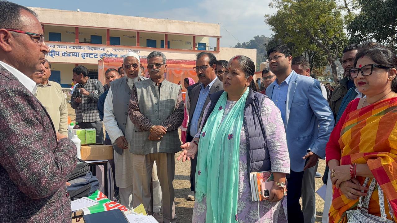 जन जन की सरकार जन जन के द्वार कार्यक्रम में 245 लोगों को विभिन्न योजनाओं की दी जानकारी।