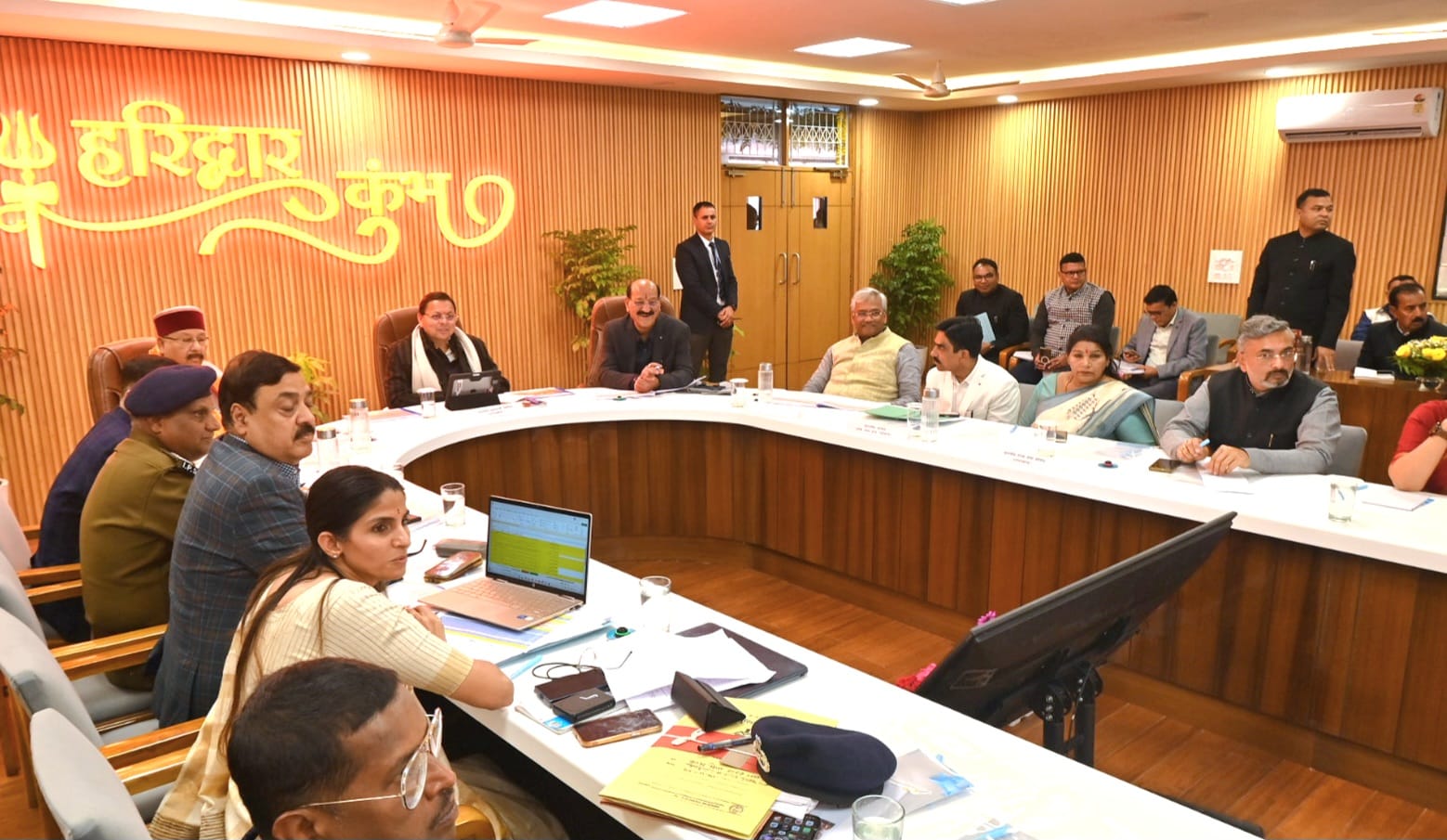 मुख्यमंत्री पुष्कर सिंह धामी कुंभ मेला-2027 की तैयारियों की समीक्षा हेतु हरिद्वार पहुंचे।