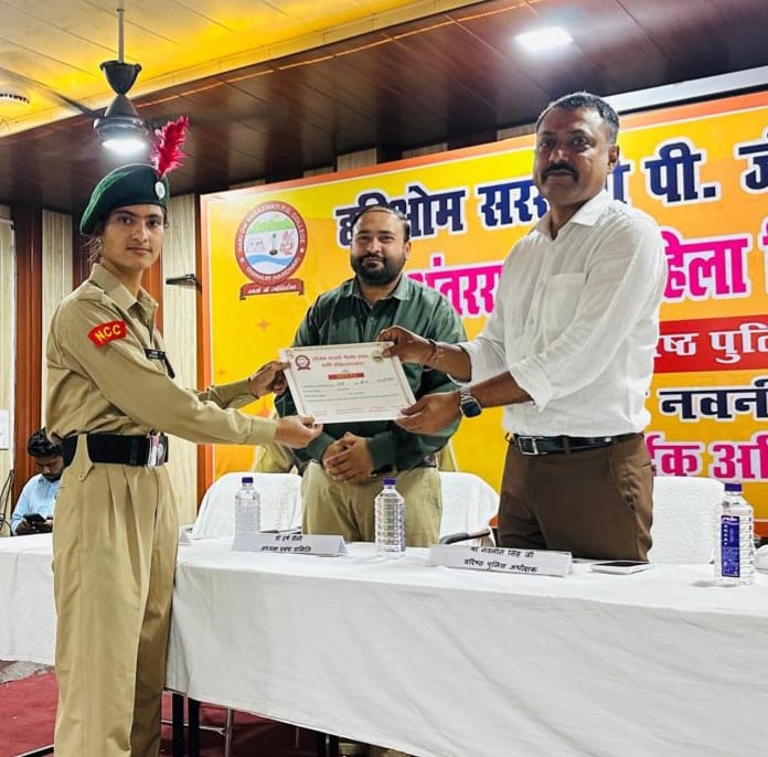 फेसबुक, इंस्टाग्राम, यूट्यूब, सोशल मीडिया से दूर रहकर ही बच्चे अपने भविष्य का निर्माण कर सकेंगे।: एसएसपी  हरिद्वार  हरिओम सरस्वती पीजी कॉलेज धनौरी में महिला दिवस के दो दिवसीय कार्यक्रम का समापन।