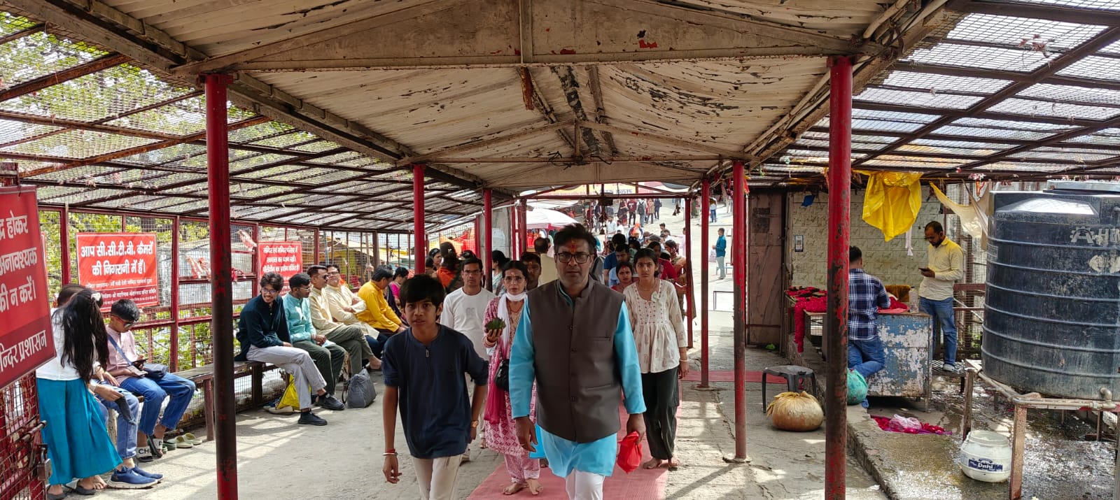 हरिद्वार पुलिस नवरात्रों में उमड़ी आस्था, माँ मनसा देवी और माँ चंडी देवी एवं अन्य मंदिर के दरबार में भक्तों की लंबी कतारें।  हर कोई मैया के दर्शन का अभिलाषी, लाइनों को व्यवस्थित करने हेतु हरिद्वार पुलिस मुस्तैद।