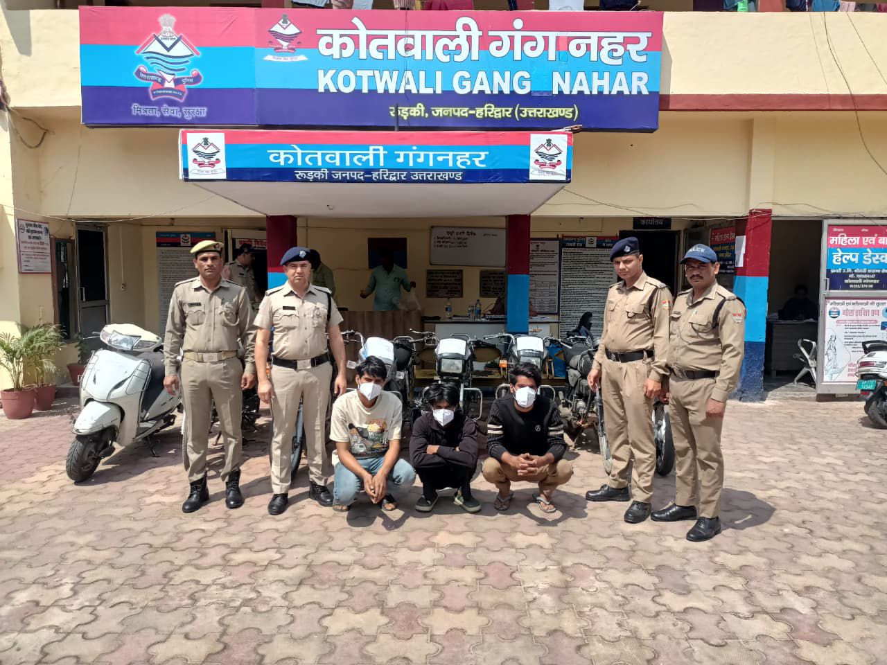 कोतवाली गंगनहर पुलिस द्वारा वाहन चोरी गिरोह का भंडाफोड़ करते हुए गिरोह के 03 आरोपी अभियुक्त को किया गिरफ्तार।  चोरों के कब्जे से चोरी के कुल 08 दोपहिया वाहन बरामद।