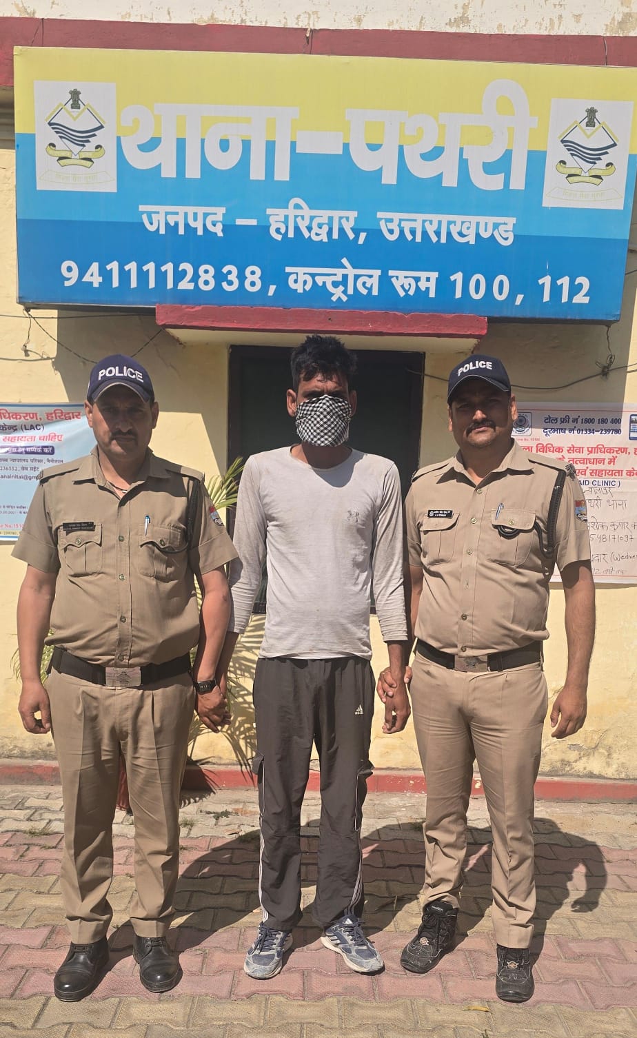 पथरी पुलिस द्वारा दहेज हत्या के मामले में फरार आरोपित अभियुक्त को किया गिरफ्तार।
