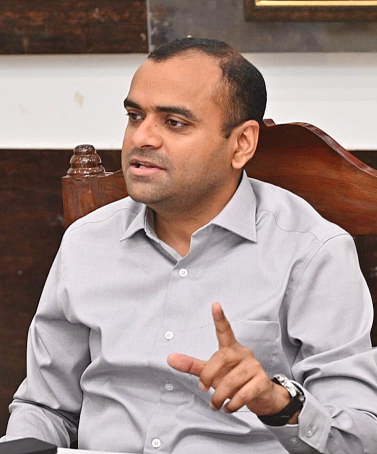फोटो युक्त विधान सभा  निर्वाचन नामावलियों के आगामी विशेष गहन पुनरीक्षण (एस.आई.आर) के सफल संपादन हेतु जिला मजिस्ट्रेट/जिला निर्वाचन अधिकारी मयूर दीक्षित ने नोडल अधिकारी एवं सहायक नोडल अधिकारी किए नियुक्त।