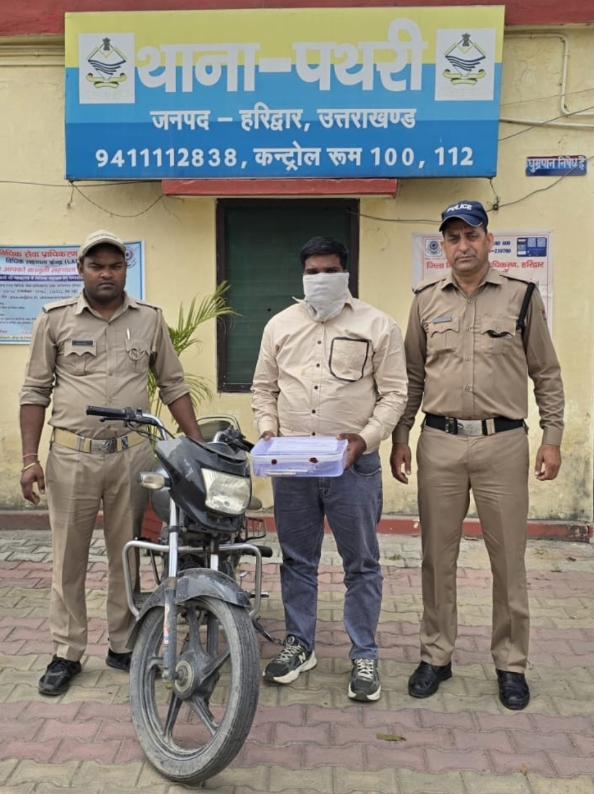 हरिद्वार पुलिस की असमाजिक तत्वों पर पेनी नजर।  अवैध तमंचे के साथ एक आरोपित अभियुक्त को पथरी पुलिस ने किया गिरफ्तार।