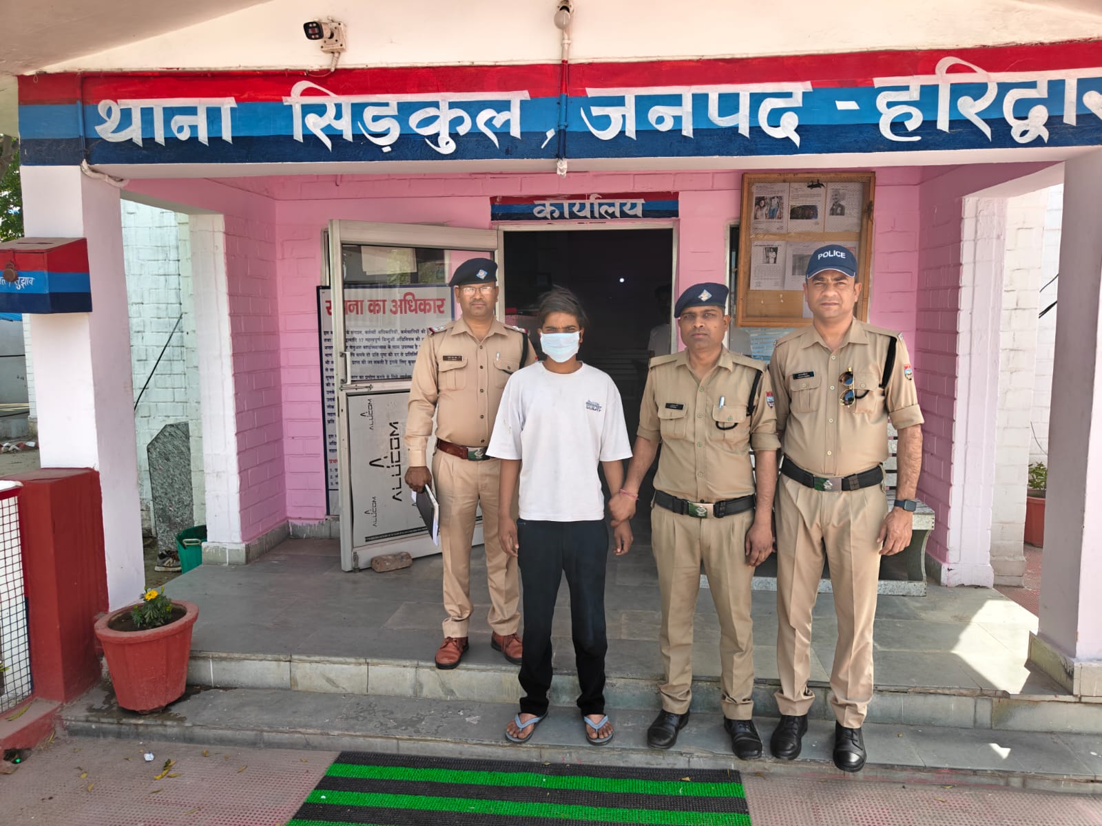 धोखाधडी के ईनामी अपराधी को सिडकुल पुलिस ने किया गिरफ्तार।  ठिकाने बदल रहे था आरोपी की गिरफ्तारी के लिए पुलिस टीमें लगातार दे रही थी दबिश।