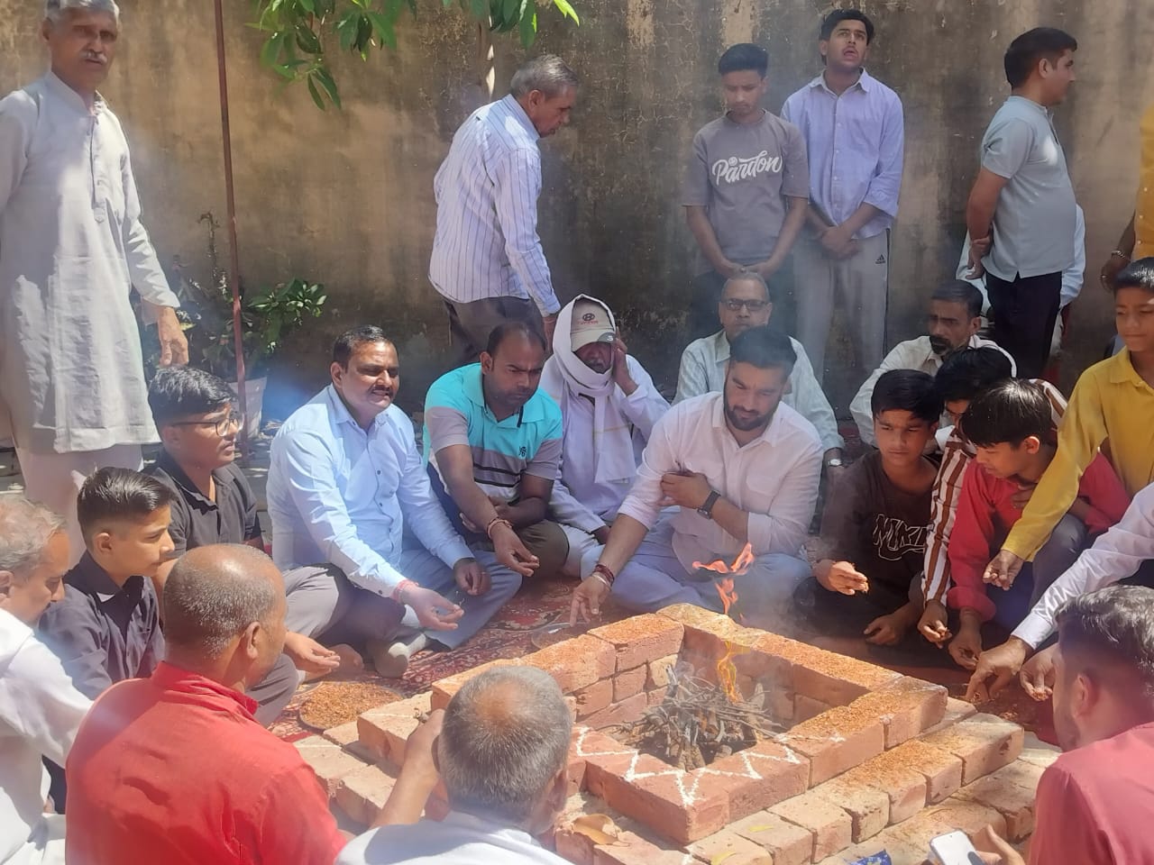 प्राचीन सिद्ध पीठ हनुमान मंदिर कुटिया बहादुरपुर जट में धूमधाम के साथ मनाया गया हनुमान जन्मोत्सव।