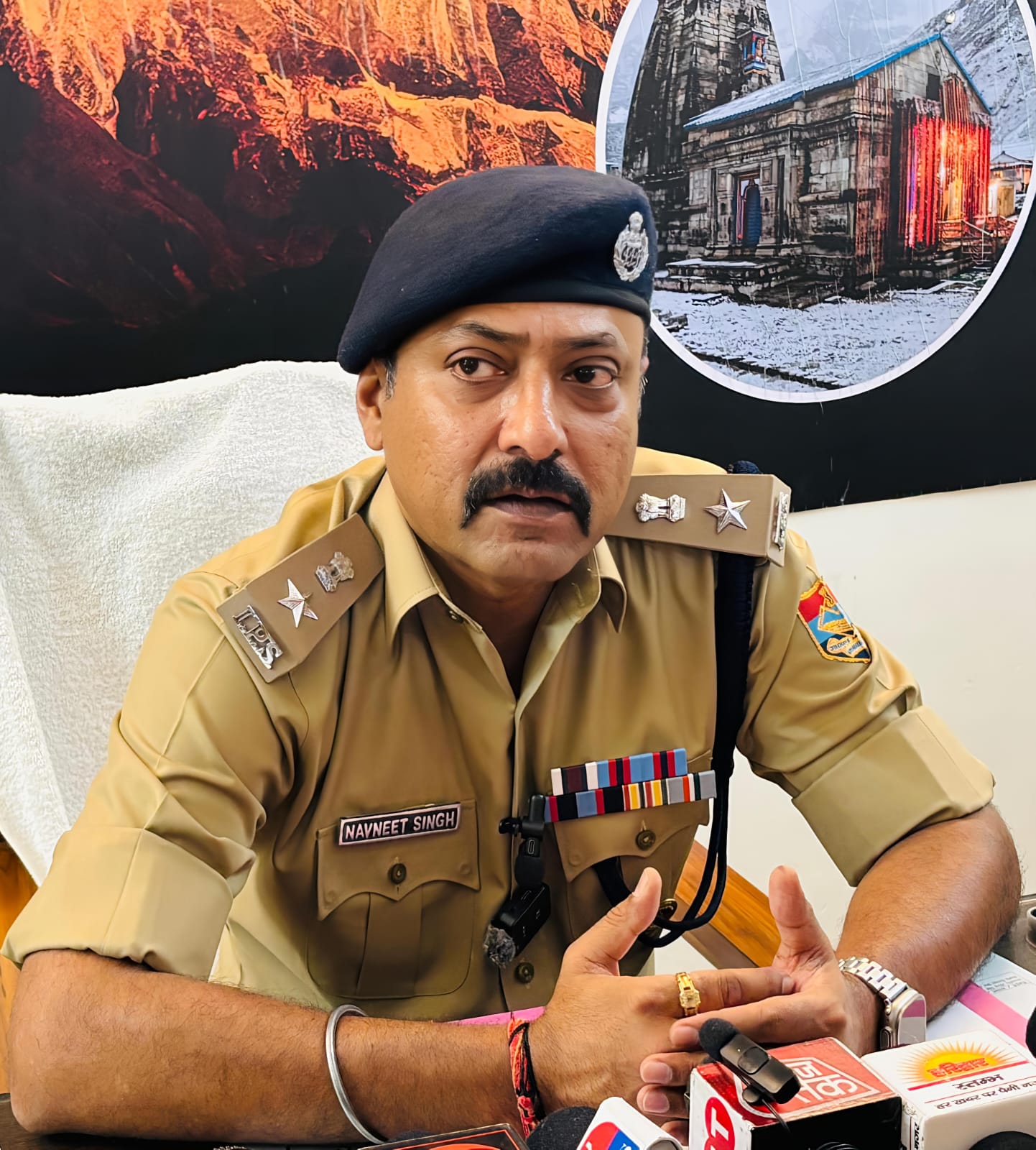 एसएसपी हरिद्वार नवनीत सिंह द्वारा किए गए देर रात निरीक्षक एवं उप निरीक्षक के निम्न अनुसार स्थानांतरण।