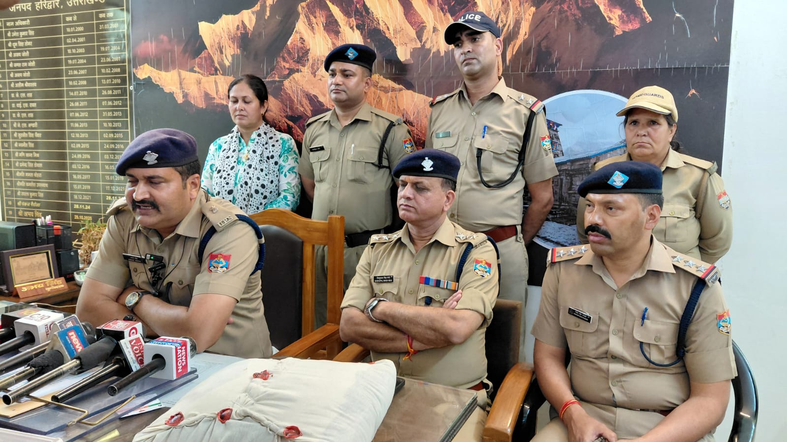 आत्महत्या का दावा निकला गलत,पुलिस जांच में हत्या का हुआ राजफाश़।  एसएसपी नवनीत सिंह का अनुभवी नेतृत्व, हरिद्वार पुलिस की स्मार्ट पुलिसिंग।  अवैध संबंध छिपाने को लेकर की हत्या, मां-बेटी ने दिया वारदात को अंजाम।