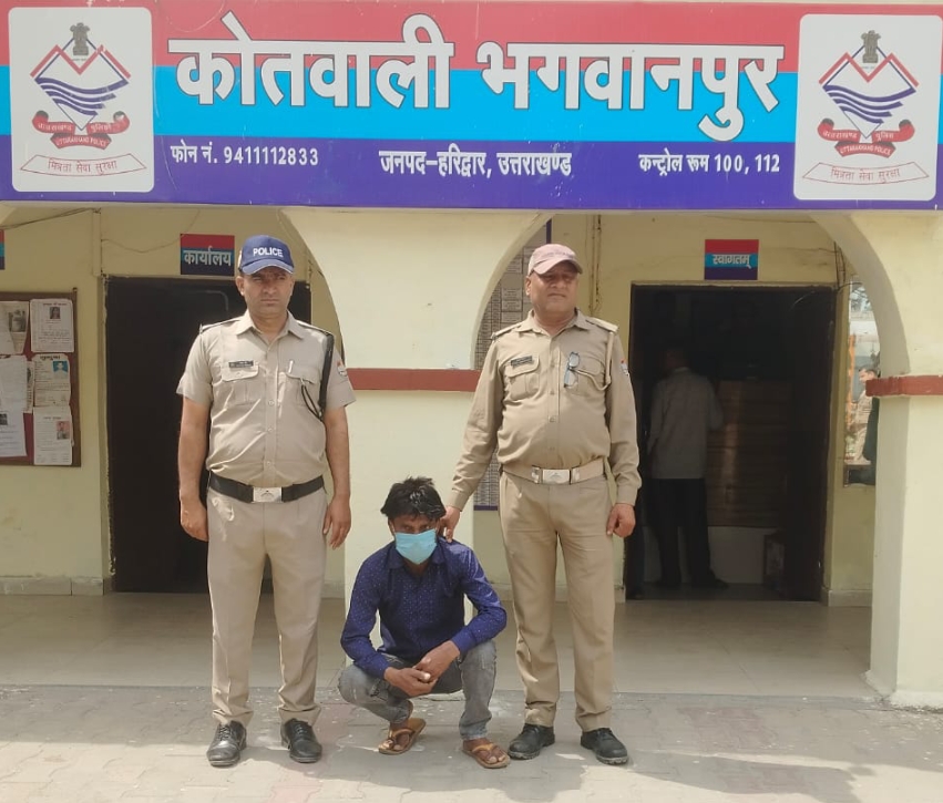 हत्या के मामले फरार आरोपित पुलिस ने किया गिरफ्तार।  बिनारसी गांव में हुई हत्या मामले में काफी समय से चला रहा था फरार।