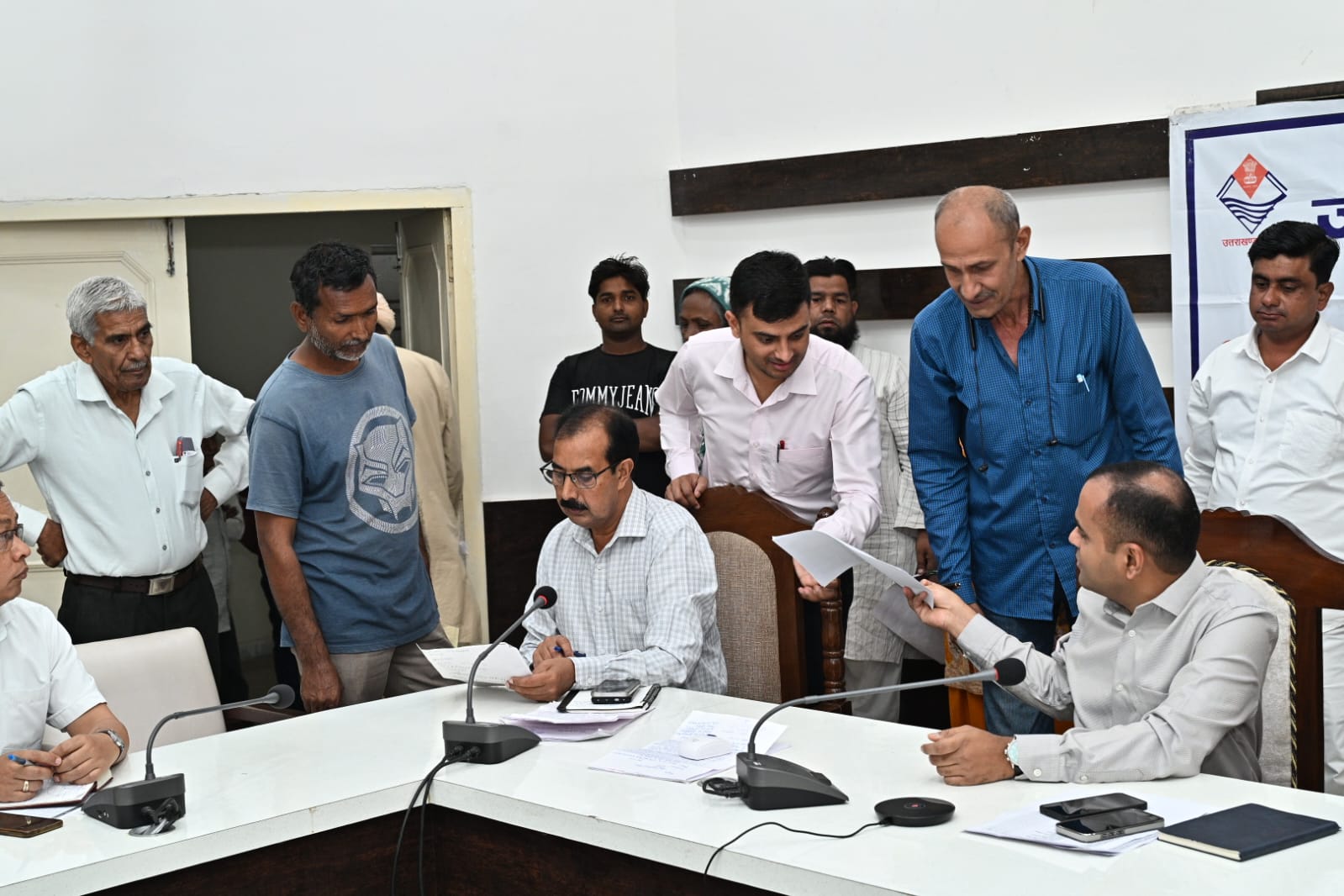 जिलाधिकारी मयूर दीक्षित की अध्यक्षता में प्रत्येक सोमवार को आयोजित किया जा रहा है जन सुनवाई कार्यक्रम।