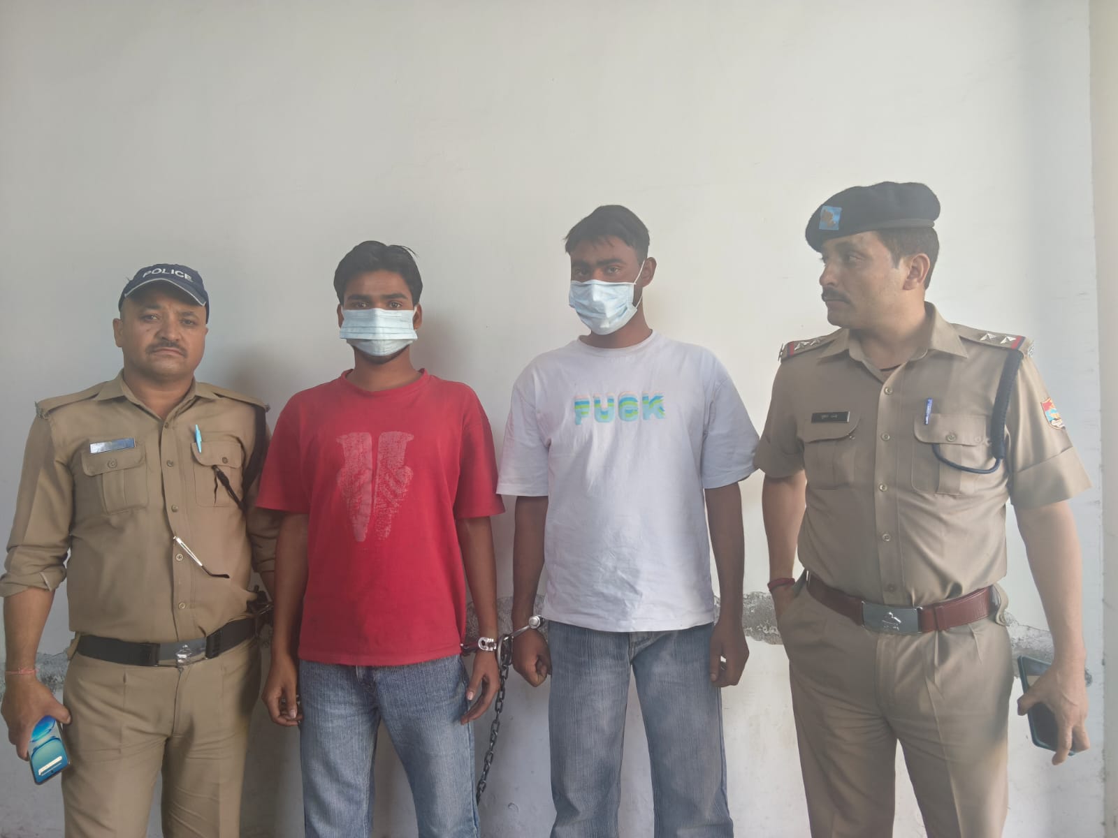 भरे बाजार में फायरिंग करने वाले दो शातिर आरोपी अभियुक्तों को रुड़की पुलिस ने किया गिरफ्तार। तमंचा, कारतूस बरामद अन्य साथियों की तलाश जारी।