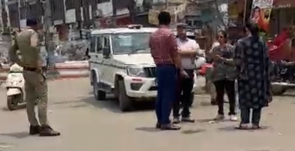 परिवहन विभाग द्वारा ई रिक्शा सत्यापन अभियान निरंतर जारी।  जांच में अनियमित पाए गए ई रिक्शाओ को किया गया सीज।