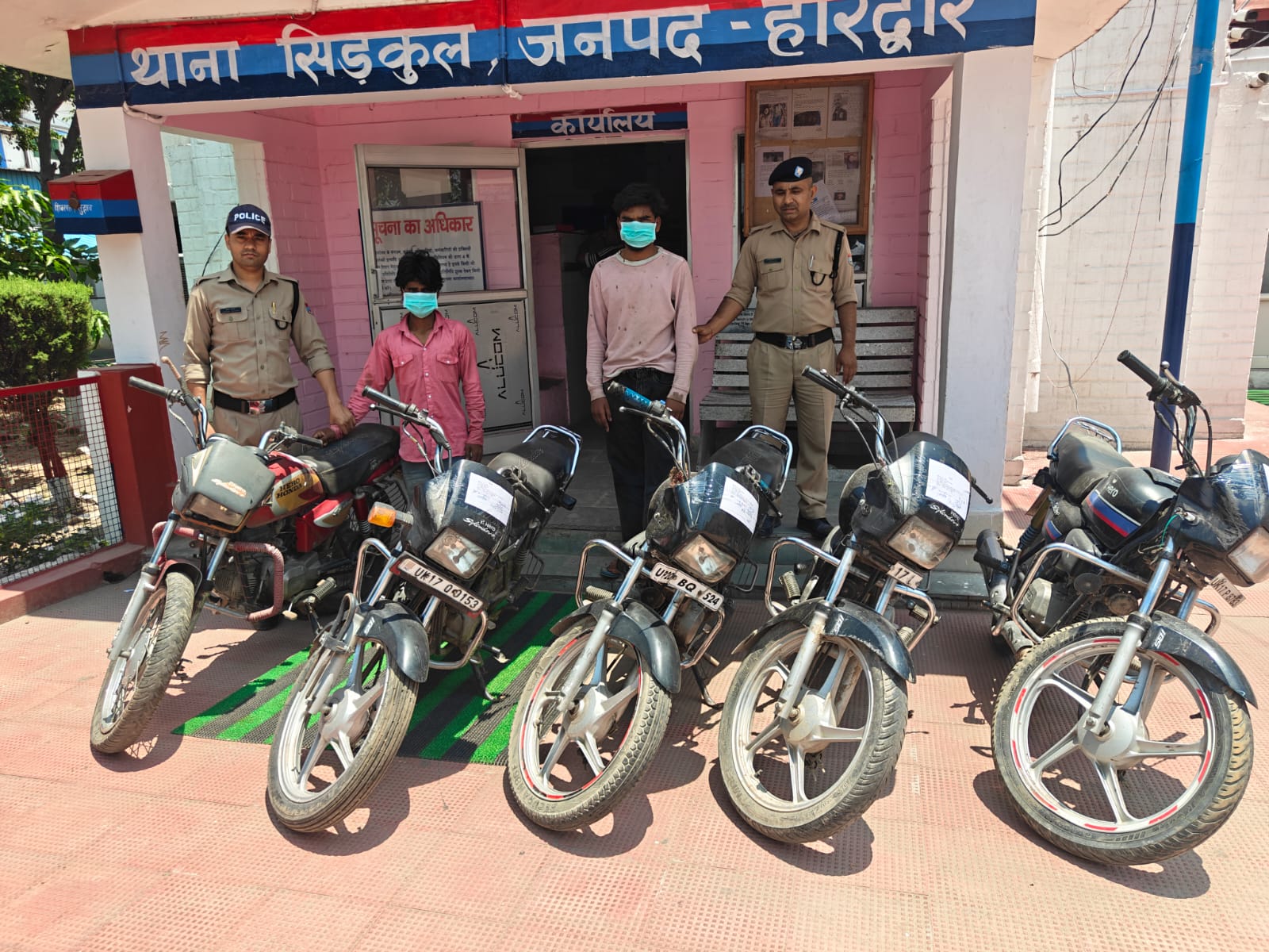 कोतवाली सिडकुल हरिद्वार के कुशल नेतृत्व में हरिद्वार पुलिस की बड़ी सफलता।  05 चोरी की मोटरसाइकिलों सहित 02 वाहन चोर सिडकुल पुलिस ने किया गिरफ़्तार।