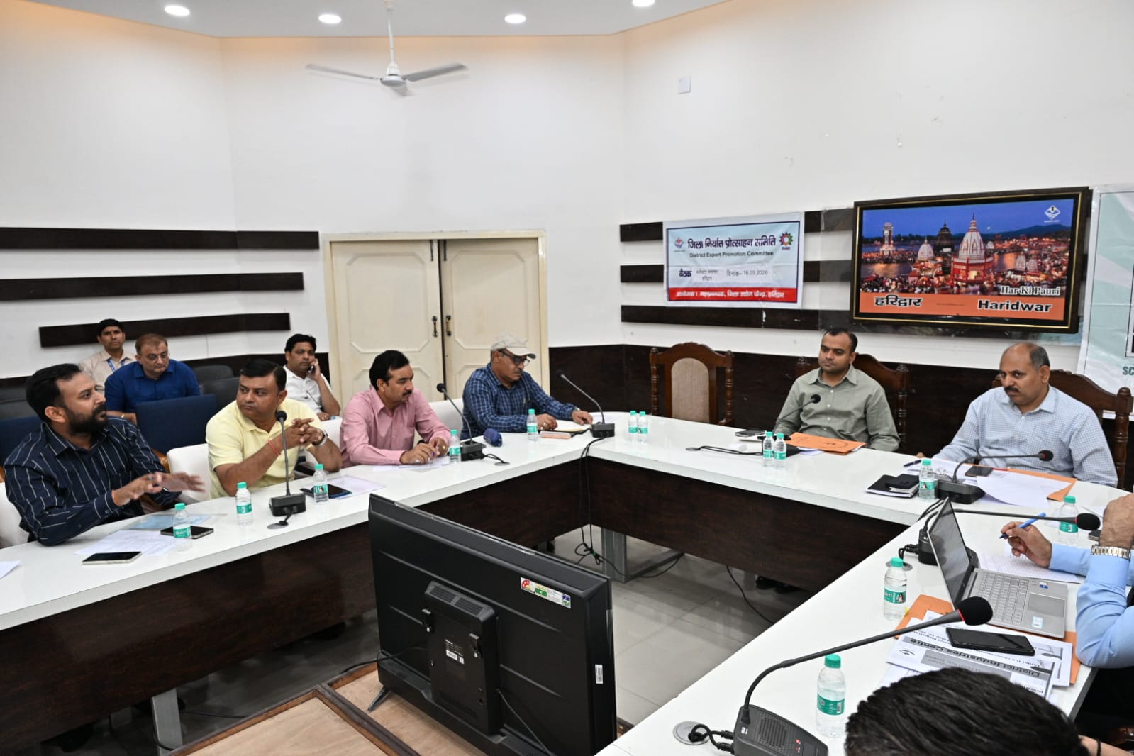 जिलाधिकारी मयूर शिक्षित की अध्यक्षता में आज जिला कार्यालय सभागार में जिला निर्यात प्रोत्साहन समिति (DEPC) की महत्वपूर्ण बैठक आयोजित की गई।