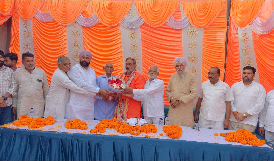 राज्य किसान आयोग के सदस्य बनने पर सरदार करण सिंह ने मुख्यमंत्री के साथ स्वामी यतीश्वरानंद का जताया आभार।
