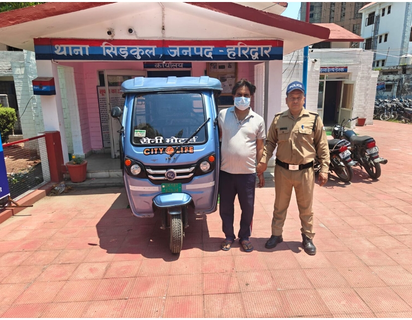 संदिग्ध व्यक्तियों पर सिडकुल पुलिस की पैनी नजर।  पुलिस टीम ने चेकिंग के दौरान  चोरी किए गए वाहन  ई रिक्शा के  साथ आरोपी को पकड़ा