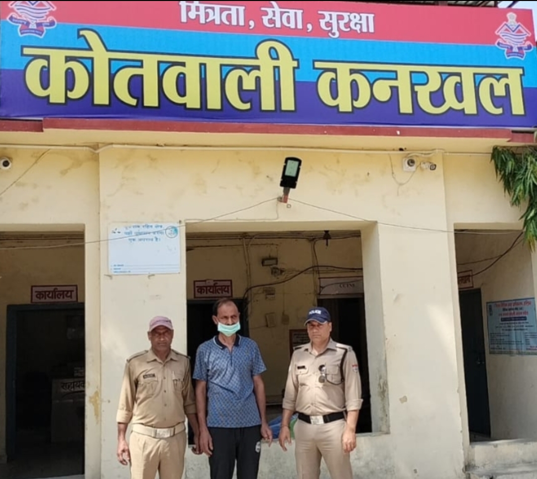 किशोरी के साथ छेडछाड करते परिजनों ने पकडा।  किशोरी के पिता की तहरीर पर मुकदमा पंजीकृत आरोपित को लिया हिरासत में।