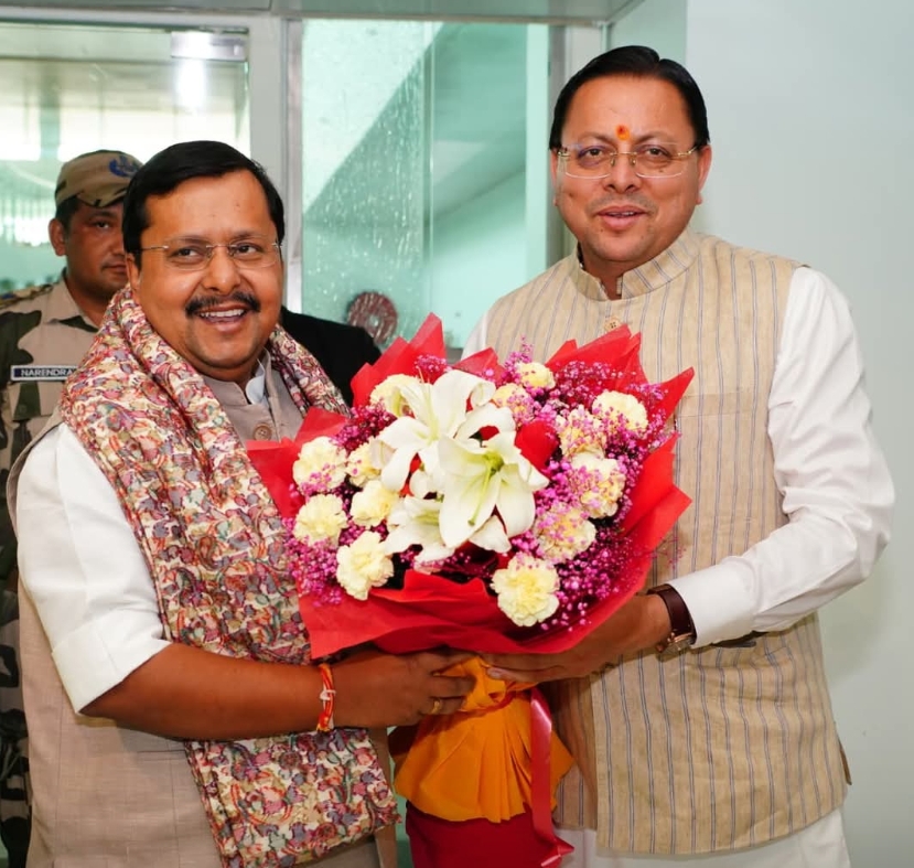 राष्ट्रीय अध्यक्ष नितिन नबीन के उत्तराखण्ड आगमन पर मुख्यमंत्री पुष्कर सिंह धामी,प्रदेश अध्यक्ष महेन्द्र भट एवं प्रदेश महामंत्री (संगठन) अजय कुमार द्वारा पुष्पगुच्छ भेंटकर उनका स्वागत एवं अभिनंदन किया गया।