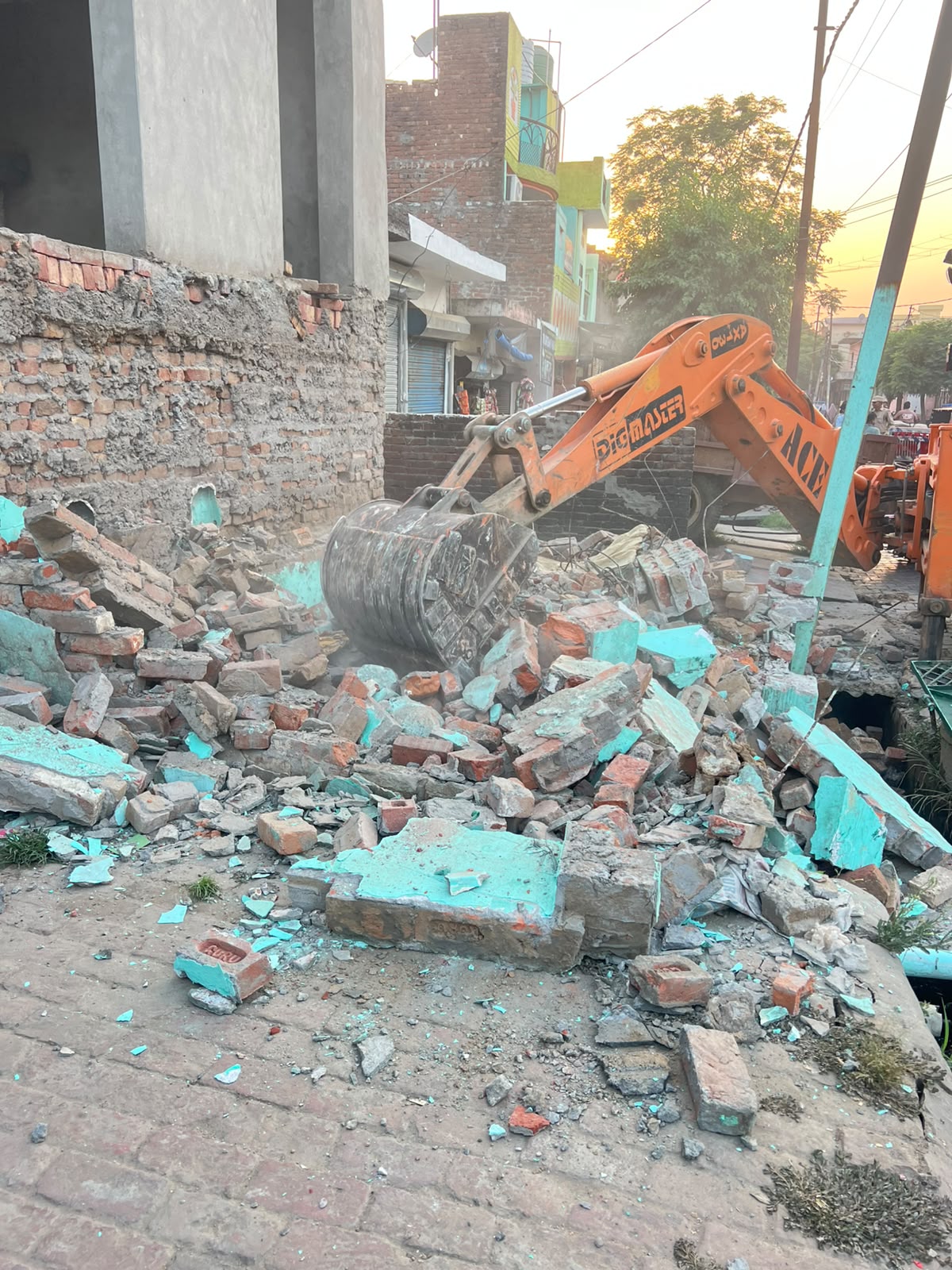 सरकारी भूमि पर अवैध अतिक्रमण के खिलाफ प्रशासन द्वारा निरंतर की जा रही है कार्यवाही।