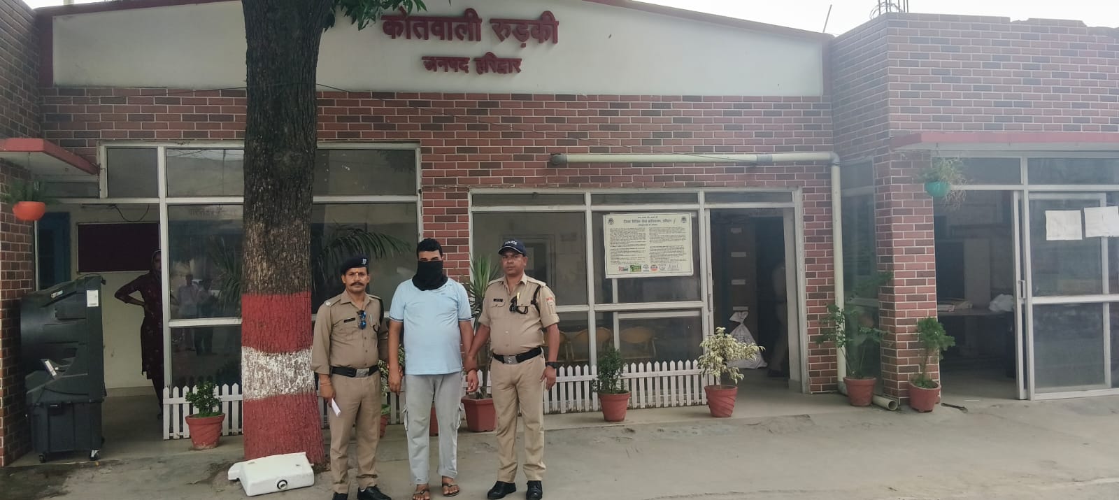 आपरेशन प्रहार के तहत हरिद्वार पुलिस की कार्यवाही।  गौकशी करने वाले एक आरोपी  अभियुक्त को पुलिस ने किया गिरफ्तार।  मौके से 45 किग्राम गौमांस तथा गौकशी के उपकरण बरामद।