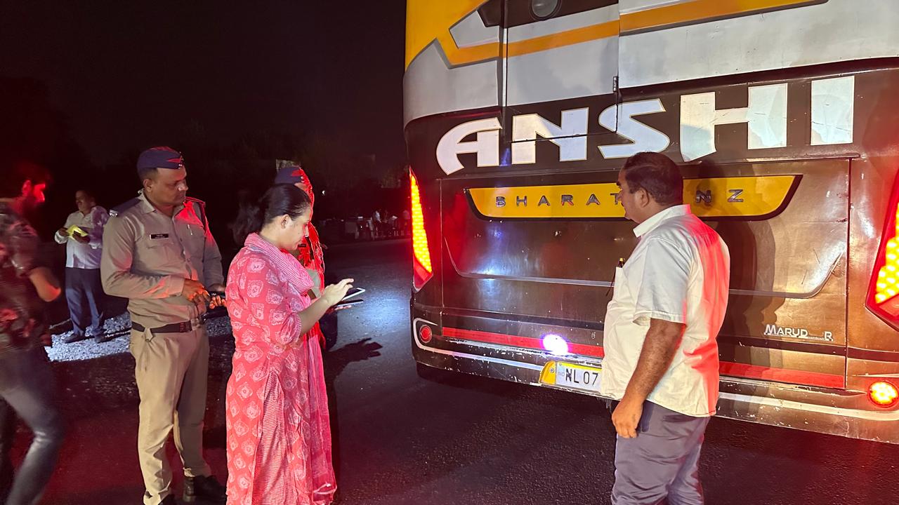 जिलाधिकारी मयूर दीक्षित के निर्देशों पर हरिद्वार में लक्ज़री स्लीपर बसों के विरुद्ध सघन प्रवर्तन अभियान, 80 चालान एवं 12 बसें सीज़।
