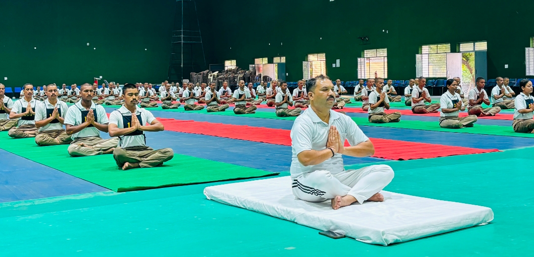 अन्तर्राष्ट्रीय योग दिवस पर जनपद हरिद्वार में रही कार्यक्रमों की धूम।  पुलिस लाइन रोशनाबाद हरिद्वार में किया गया योग शिविर का आयोजन।