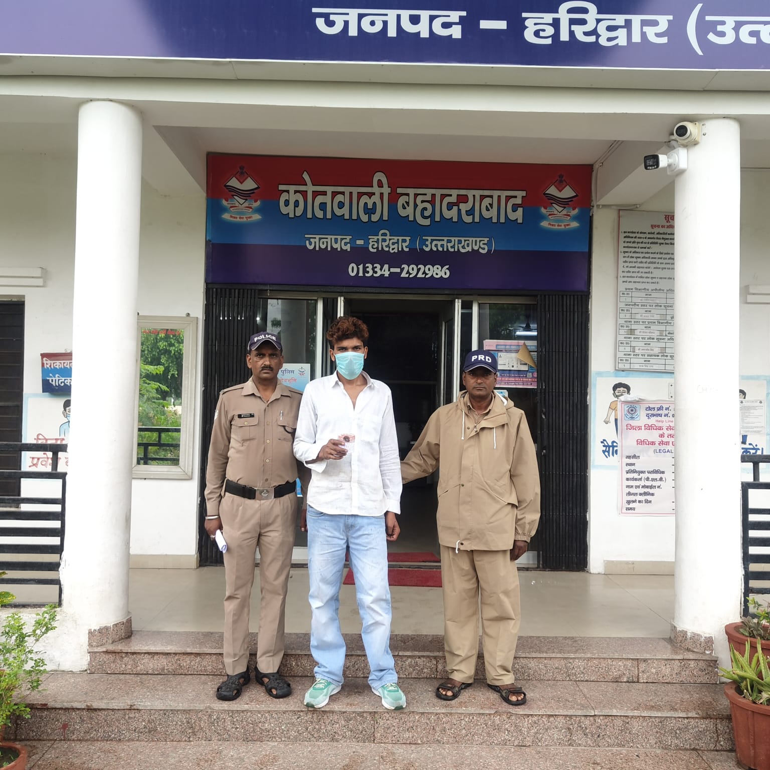 एसएसपी हरिद्वार के नेतृत्व में हरिद्वार पुलिस की धर्मनगरी में नशे की तस्करी विरुद्ध बड़ी कार्यवाही।  7.5 ग्राम अवैध स्मैक  के साथ एक आरोपित को किया गिरफ्तार।