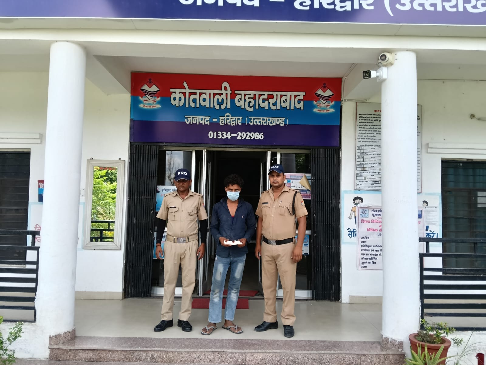 ऑपरेशन प्रहार के अन्तर्गत हरिद्वार पुलिस की कार्रवाई।  हरिद्वार पुलिस द्वारा अवैध चाकू के साथ आरोपित को किया गिरफ्तार।