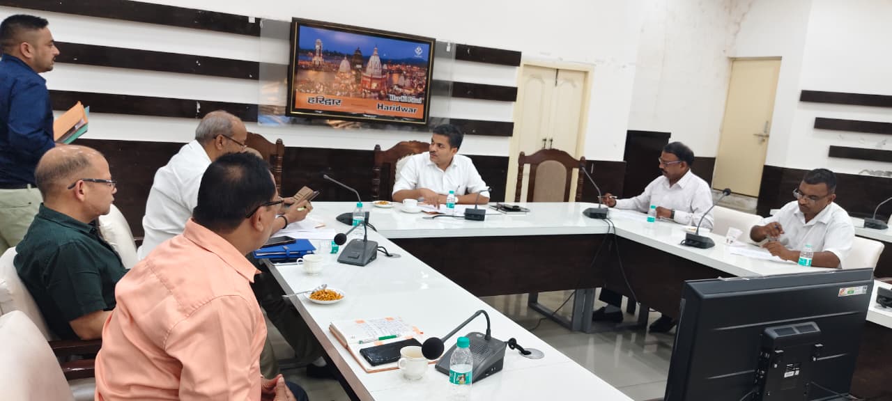 अपर जिलाधिकारी प्रशासन जितेंद्र कुमार के अध्यक्षता में राजनीतिक दलों के साथ बैठक की गई आयोजित।