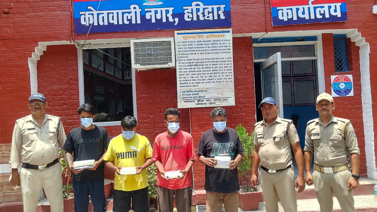 एसएसपी नवनीत सिंह की अगुवाई में हरिद्वार पुलिस की एयर स्ट्राइक जारी।  डमी करेंसी मामले में एक और गिरोह का हुआ पर्दाफ़ाश, 04 शातिर गिरफ्तार।