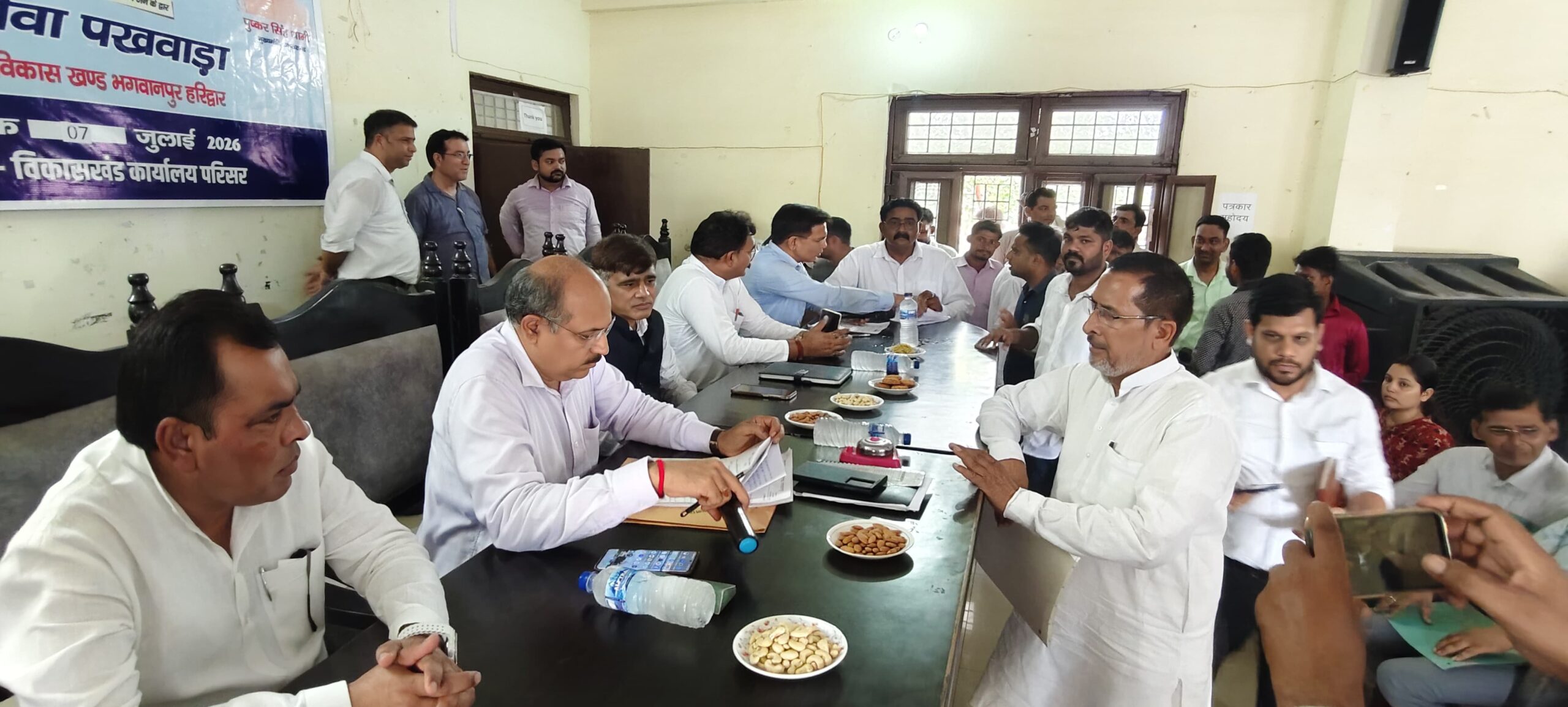 विकासखंड मुख्यालय भगवानपुर में जन जन की सरकार जन जन के द्वार सेवा पखवाड़ा शिविर के साथ तहसील दिवस का भी किया गया आयोजन।