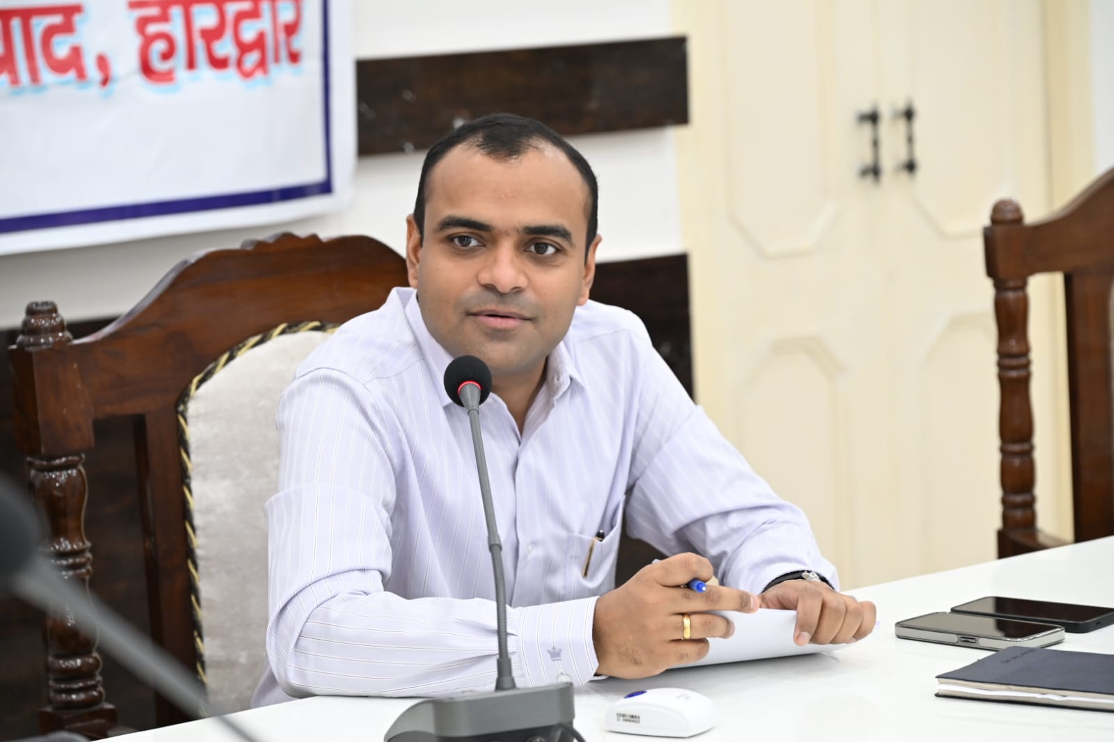 लगातार बारिश के चलते जिलाधिकारी मयूर दीक्षित ने सभी जिला स्तरीय अधिकारियों को अलर्ट रहने के दिए निर्देश।  जलभराव, आपदा एवं किसी भी आपात स्थिति की सूचना तत्काल कंट्रोल रूम को उपलब्ध कराने के निर्देश।